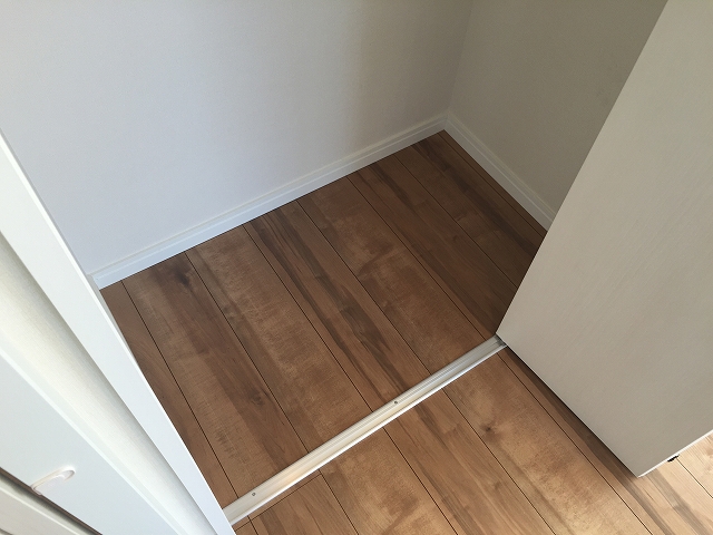 日商岩井豪徳寺マンション　洋室約5.4帖収納