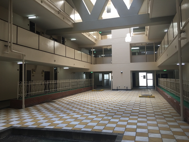 日商岩井豪徳寺マンション　中庭