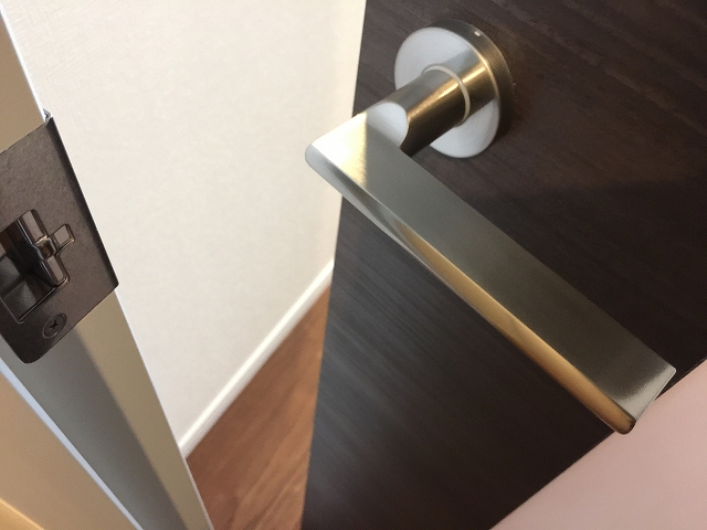 パーク・ハイム淡島　リビングダイニングキッチンへ