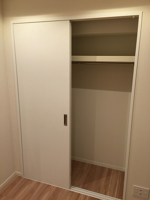 ウイング西荻南　東側洋室収納