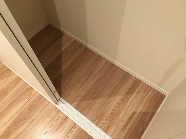 ウイング西荻南　東側洋室収納