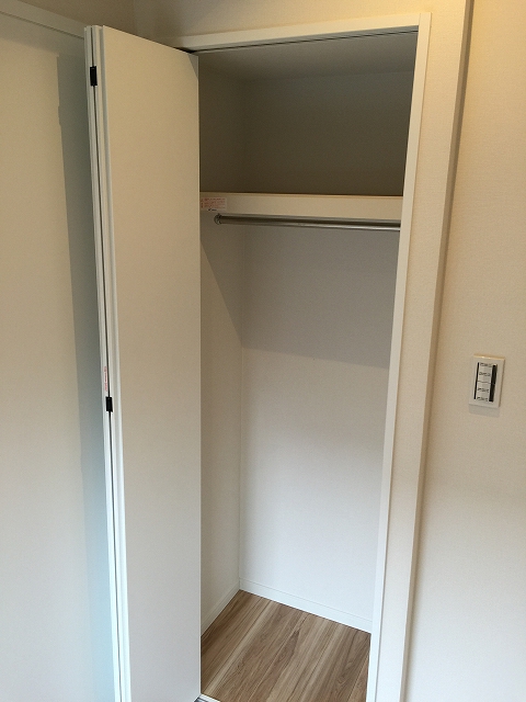 ウイング西荻南　西側洋室収納