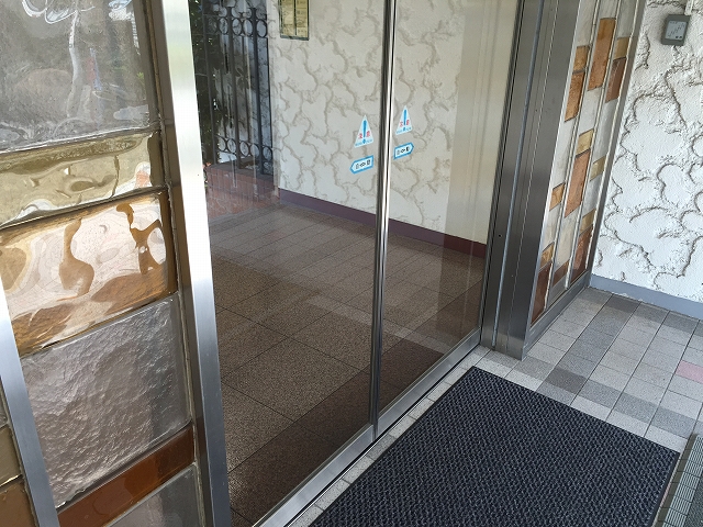 秀和清水池レジデンス　エントランス