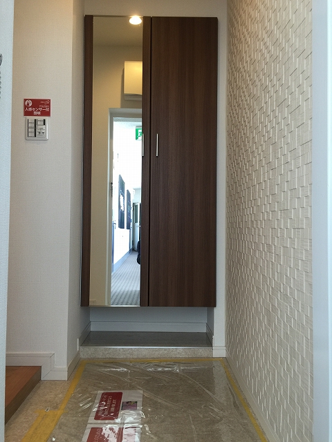 秀和清水池レジデンス　玄関