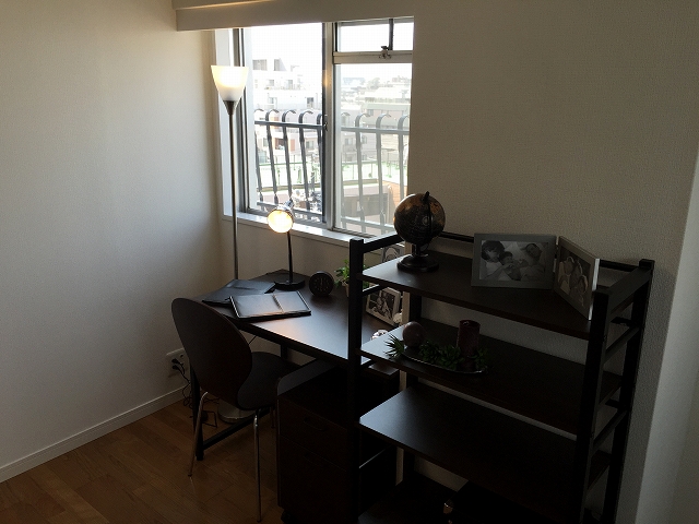 秀和清水池レジデンス　洋室約5.6帖