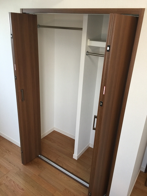 秀和清水池レジデンス　洋室約5.6帖収納