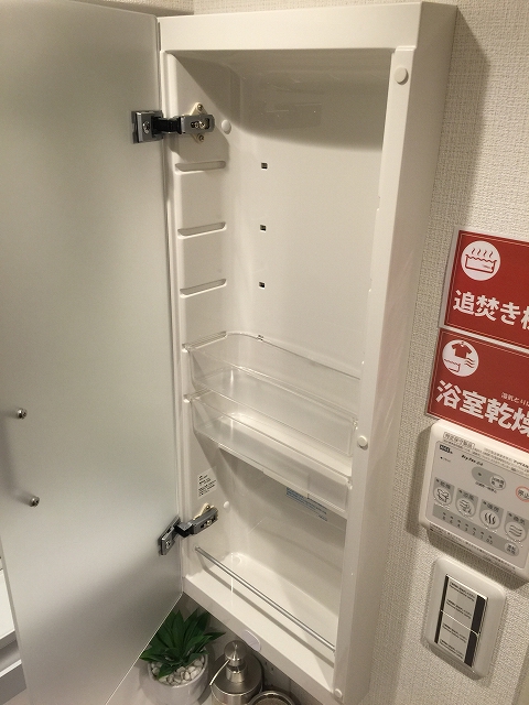 秀和清水池レジデンス　洗面台収納