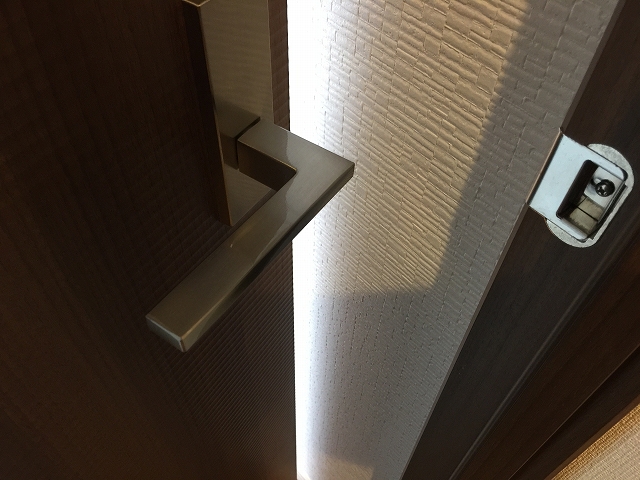 秀和清水池レジデンス　ダイニングキッチンへ