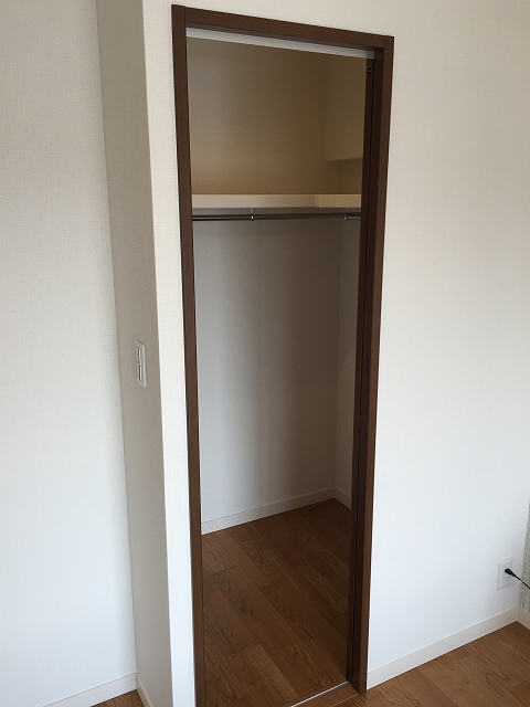 秀和清水池レジデンス　洋室約6.1帖収納