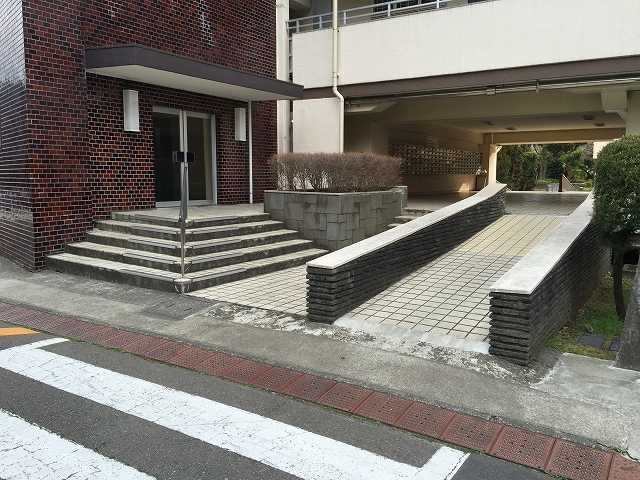 烏山南住宅　エントランス