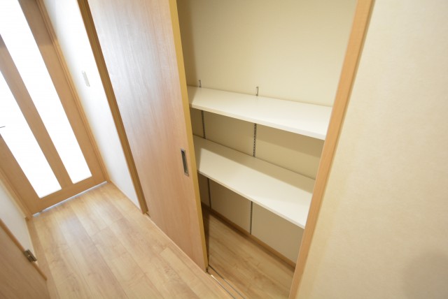 上馬フラワーホーム 廊下収納