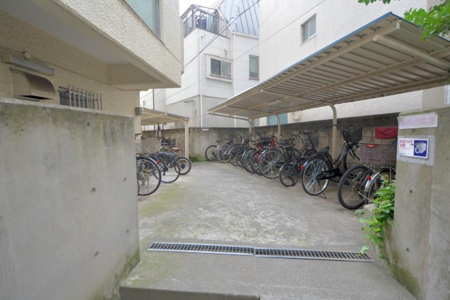 マンション池尻 駐車場・駐輪場