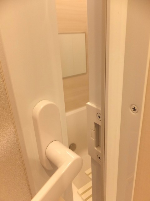 白金台グロリアハイツ　バスルームへ