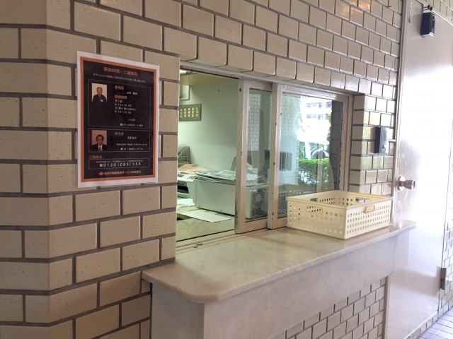 ノア三田 (6)-3　エントランス入って右手が管理人室です