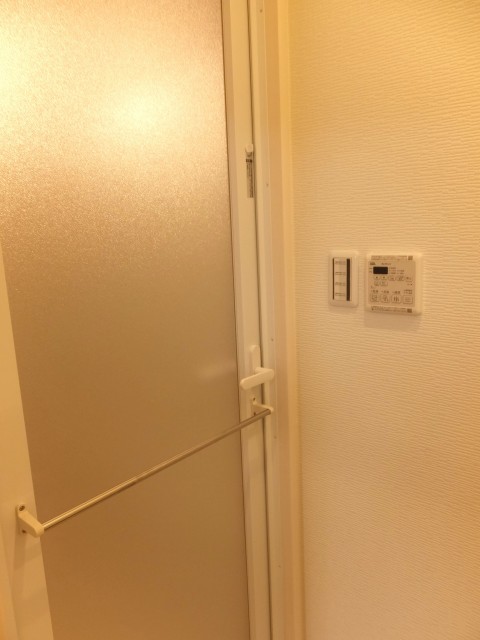 白金台グロリアハイツ　バスルームへ