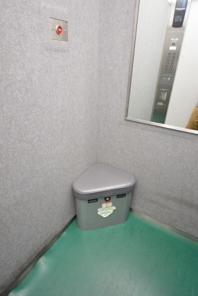 マンション五反田 エレベーター中