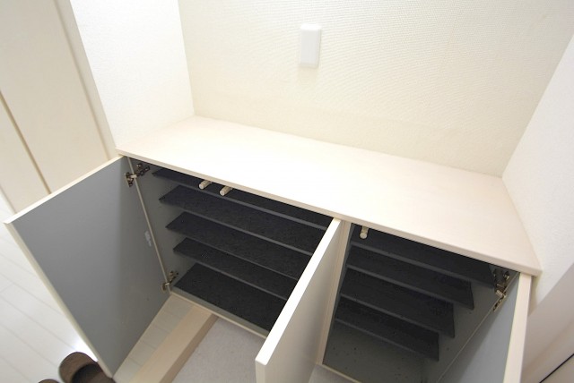 ファムール目黒 玄関