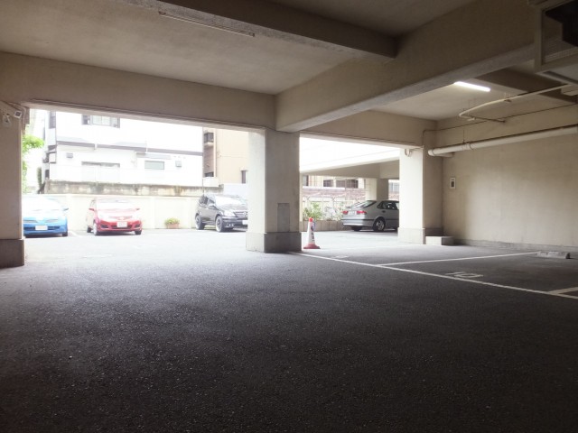 白金台グロリアハイツ　駐車場