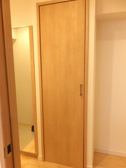 白金台グロリアハイツ　廊下収納