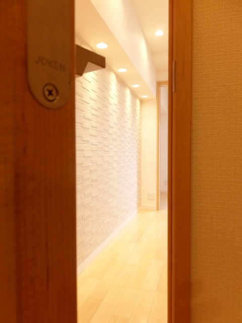 白金台グロリアハイツ　ダイニングキッチンへ