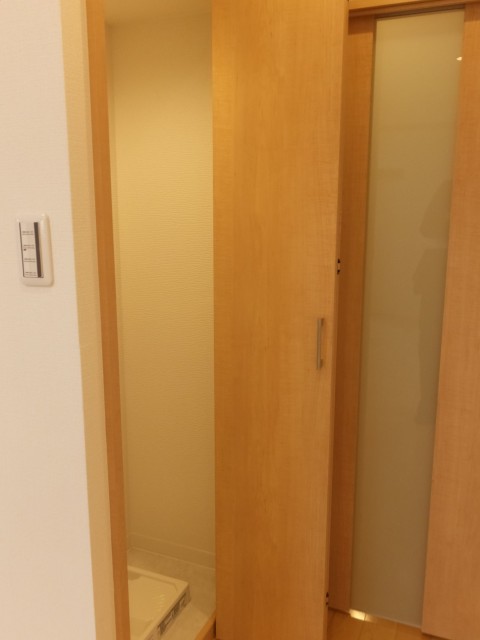 白金台グロリアハイツ　洗濯機置場