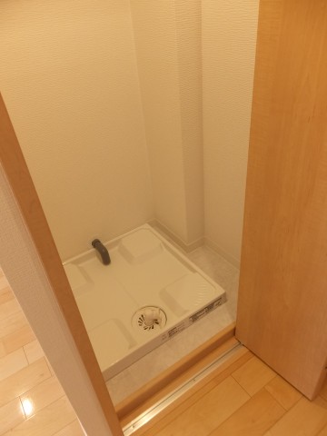 白金台グロリアハイツ　洗濯機置場