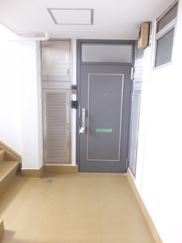 都立大コーポラス　玄関