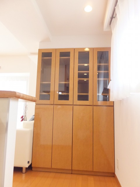 センチュリー巣鴨　食器棚