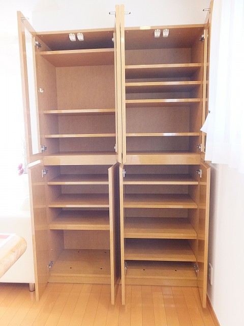 センチュリー巣鴨　食器棚