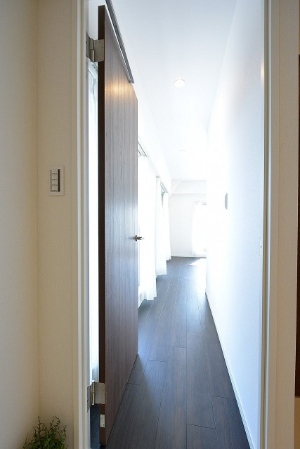 中銀南青山マンシオン　7.4帖洋室ドア