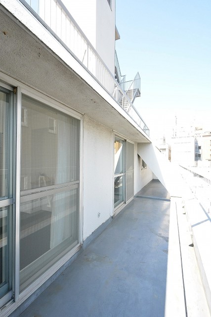 中銀南青山マンシオン　東側バルコニー