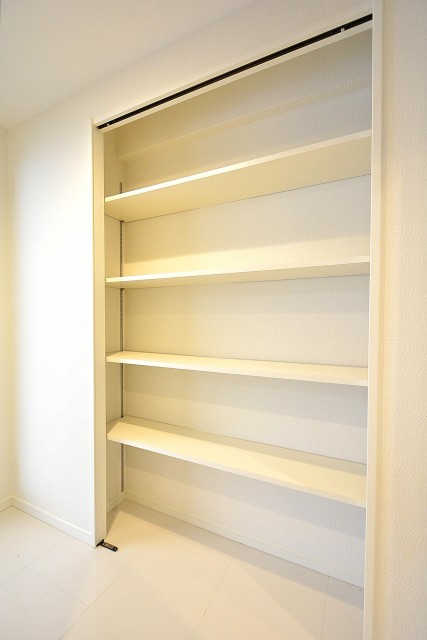 中銀南青山マンシオン　廊下収納