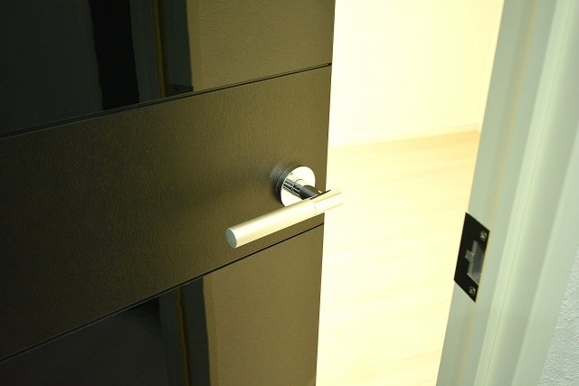 豊榮アンバサダー六本木　洋室①ドア