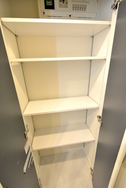 キャッスルマンション目白西　サニタリールーム収納