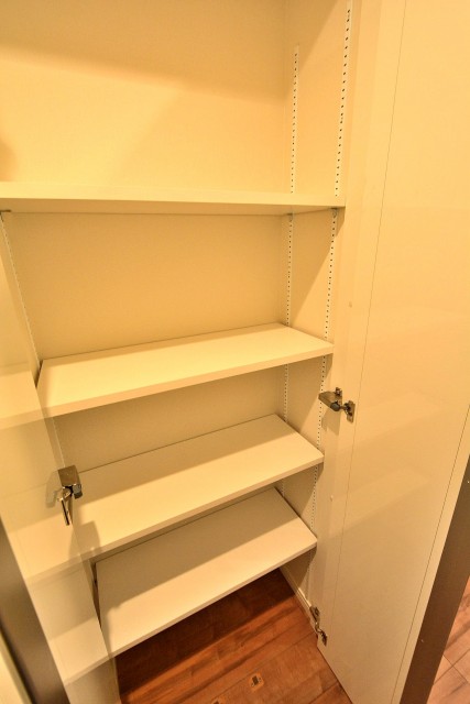 コスモス深沢　廊下棚