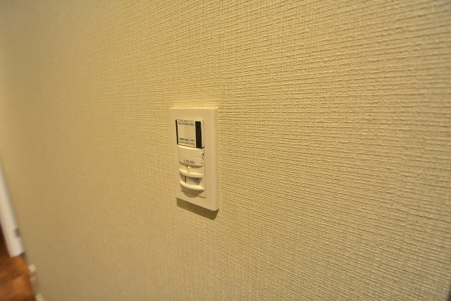 馬事公苑前ハイム1号棟　人感センサー