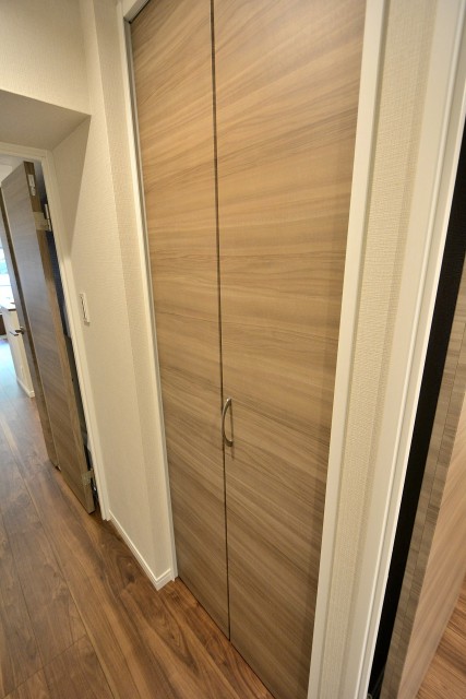 馬事公苑前ハイム1号棟　廊下収納