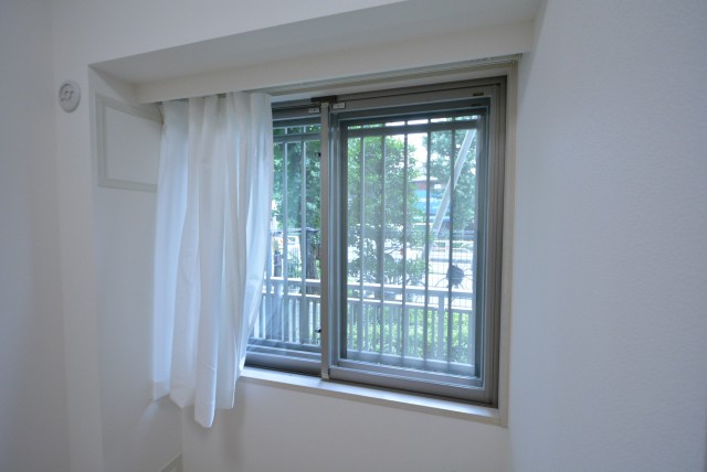 シティウインズ本駒込　洋室約5.4帖開口部