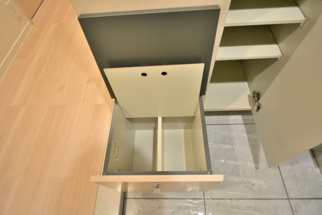 クレッセント二子玉川アッサンブラージュ　シューズボックス