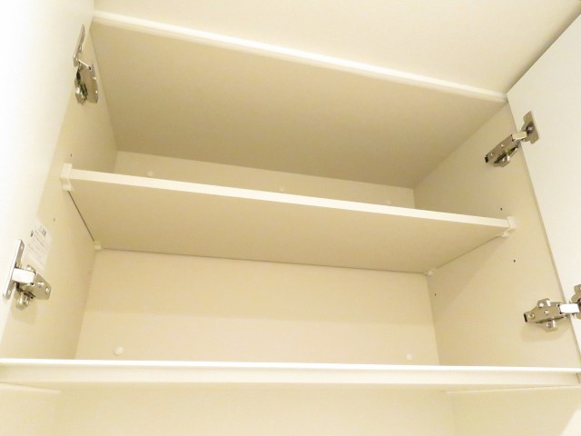 馬事公苑前ハイム　洗濯機置場上の吊戸棚