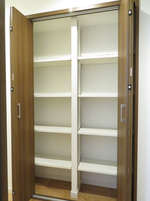 洗足ミナミプラザ　廊下の物入れ