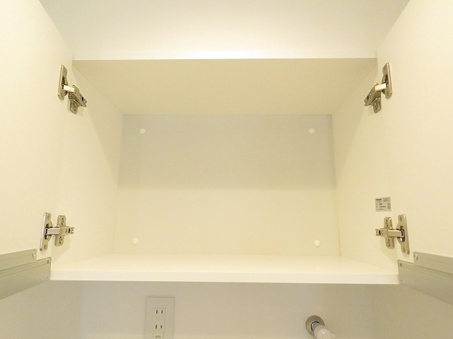 五反田コーポビアネーズ　洗濯機置場上の棚