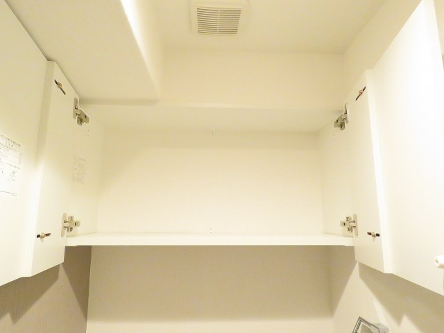 洗足ミナミプラザ　トイレの吊戸棚