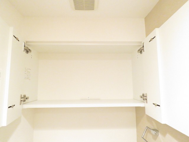 センチュリー巣鴨　トイレの吊戸棚