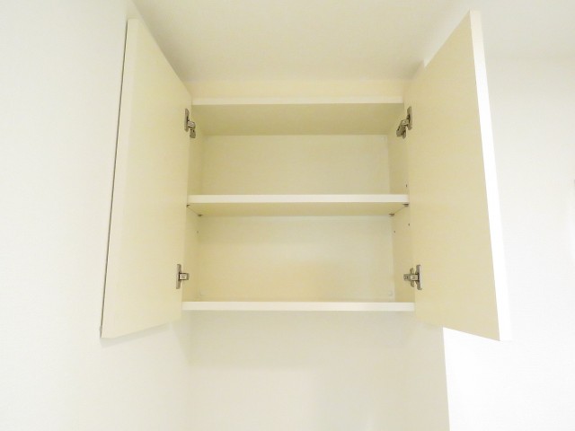 コンフォラス千石　トイレの吊戸棚