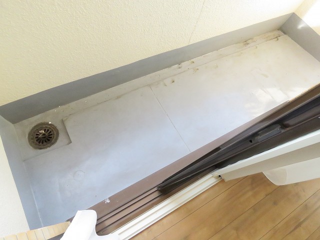 ユニーブル明大前　洋室側のバルコニー