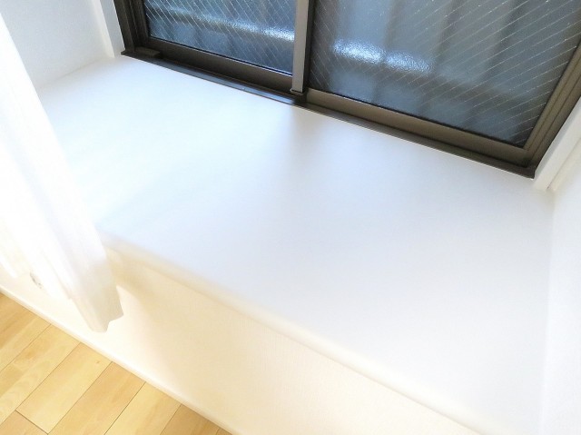 ナイスアーバン石川台　洋室約4.2帖の出窓