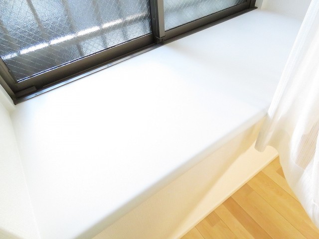 ナイスアーバン石川台　洋室約5.0帖の出窓