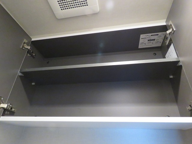 ユニーブル明大前　トイレの吊戸棚