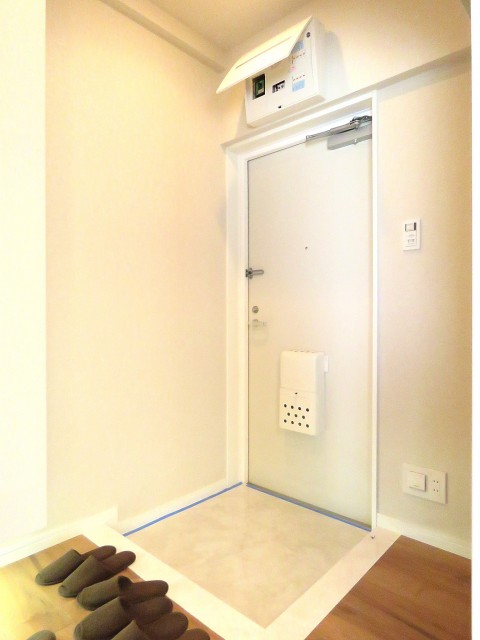 ユニーブル明大前　玄関ホール